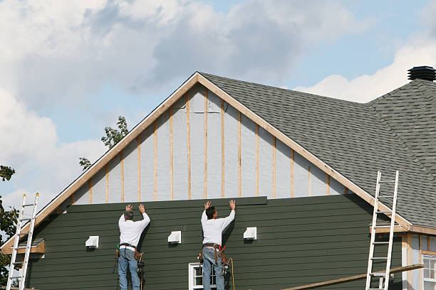Professional Siding technician working in Loysburg, PA